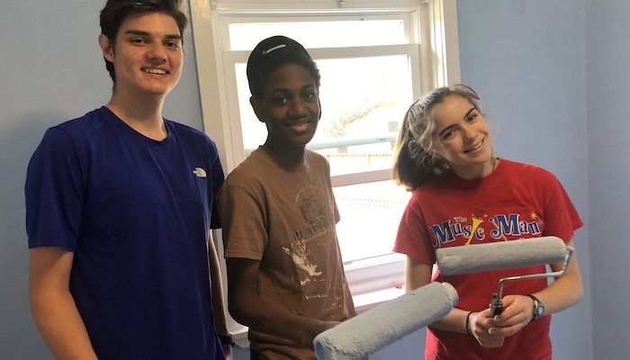 Youth Group painting during a mission trip